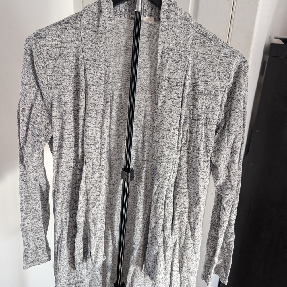 Romeo & Juliet Couture Textured Gray Knit